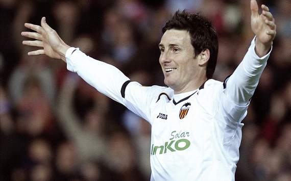 Athletic Bilbao chiêu mộ chân sút của Valencia